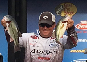 Pro Anglers Stay At Trophy Run During Bassmaster Central Open